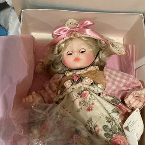 290) Madame Alexander Huggums Pussycat Doll